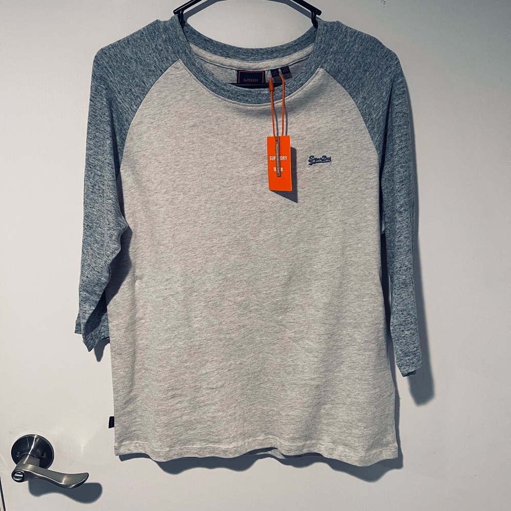 Super Dry women’s 3/4 sleeve shirt. Beige / Grey.